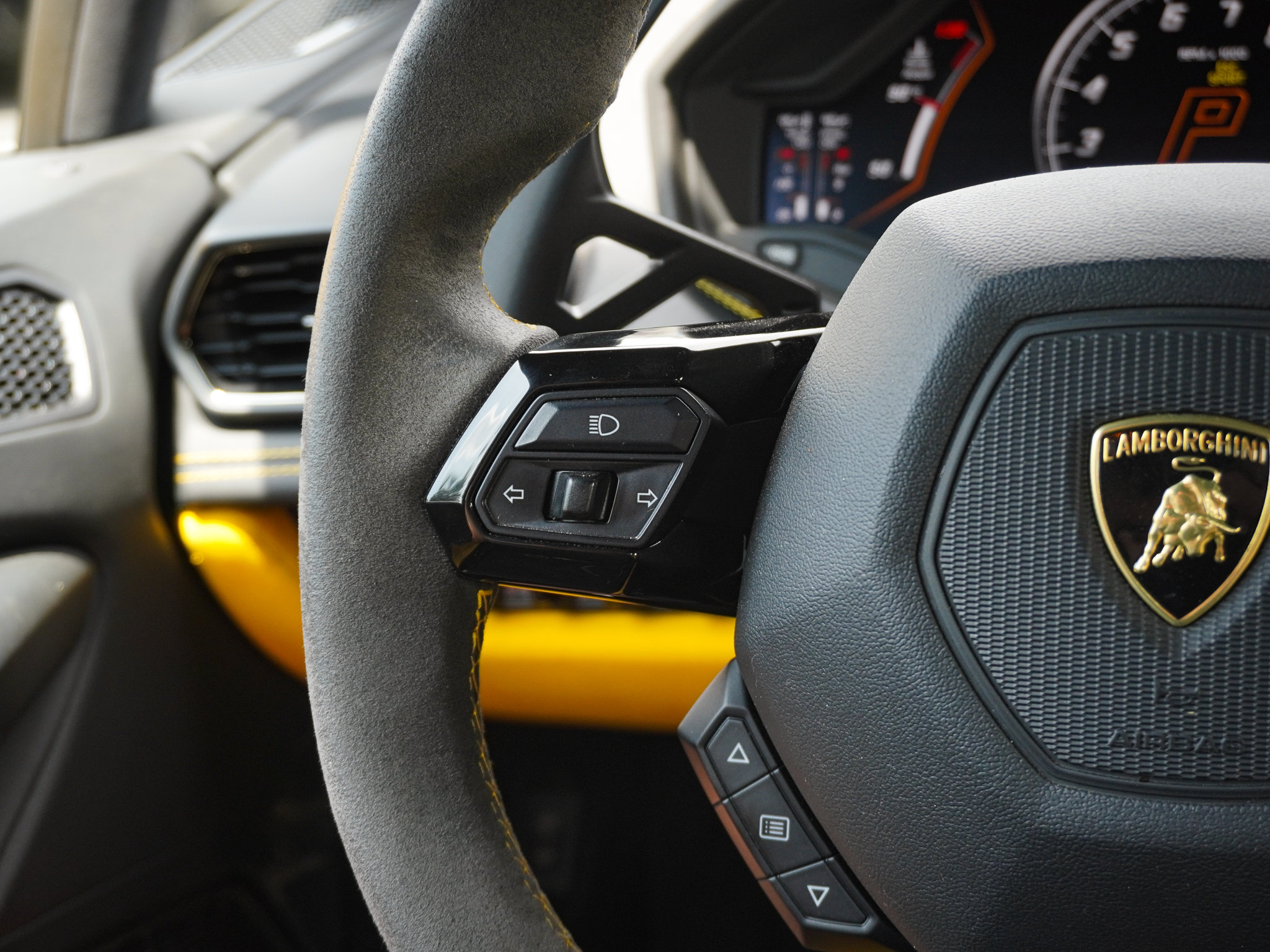 Used 2020 Lamborghini Huracan EVO AWD/4WD image 18