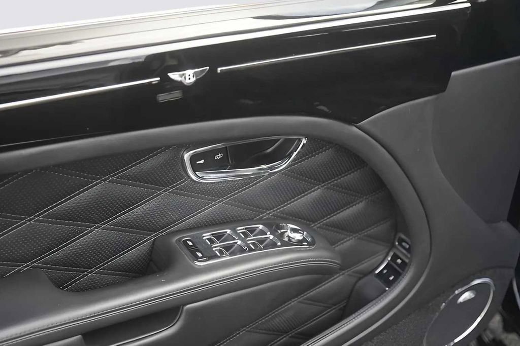 Used 2017 Bentley Mulsanne image 11