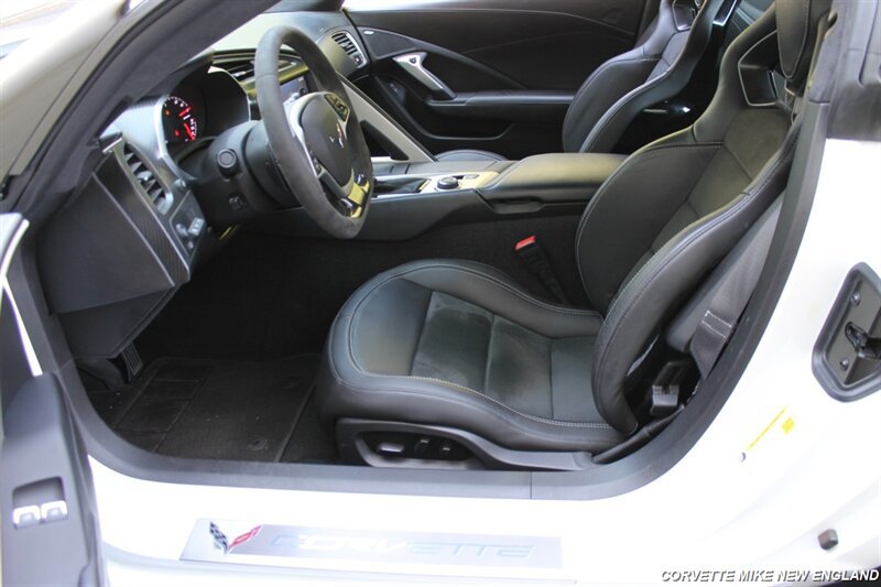 Used 2015 Chevrolet Corvette Z06 w/ 3LZ Preferred Equipment Group RWD image 38
