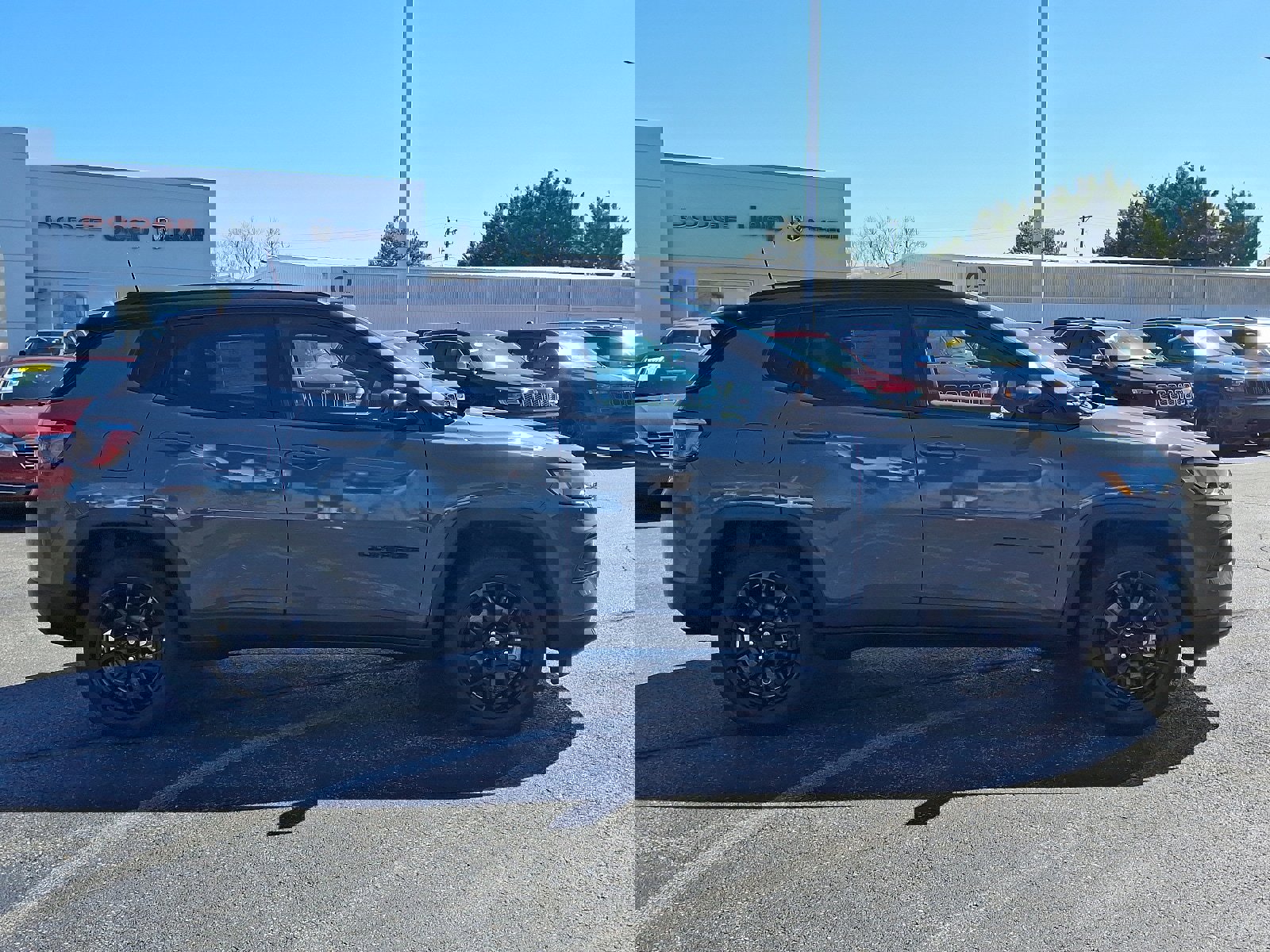 Used 2024 Jeep Compass Latitude w/ Convenience Group image 7