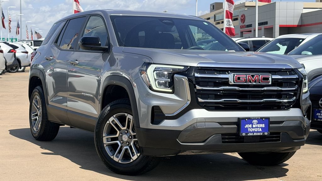 Used 2025 GMC Terrain Elevation FWD image 2