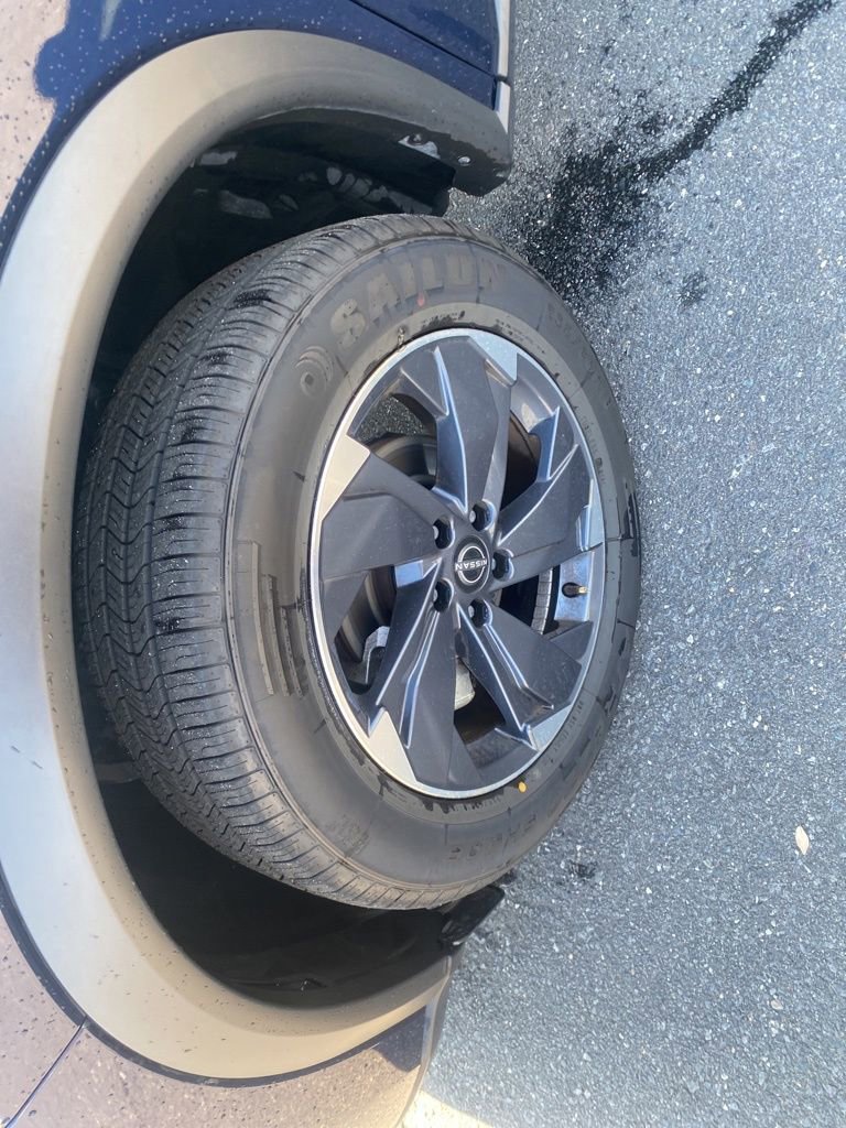 Used 2025 Nissan Rogue SV image 9