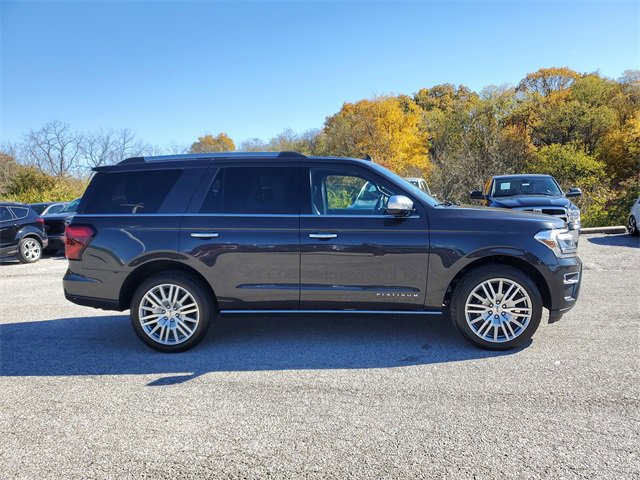 Used 2024 Ford Expedition Platinum image 3