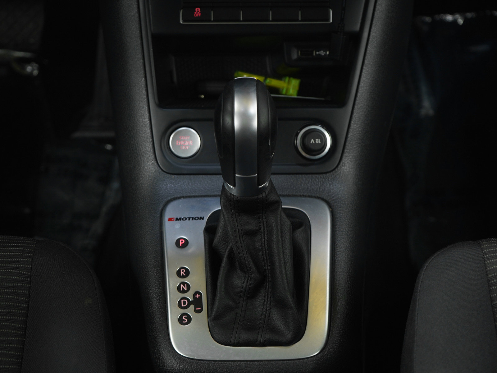 Used 2017 Volkswagen Tiguan S image 17