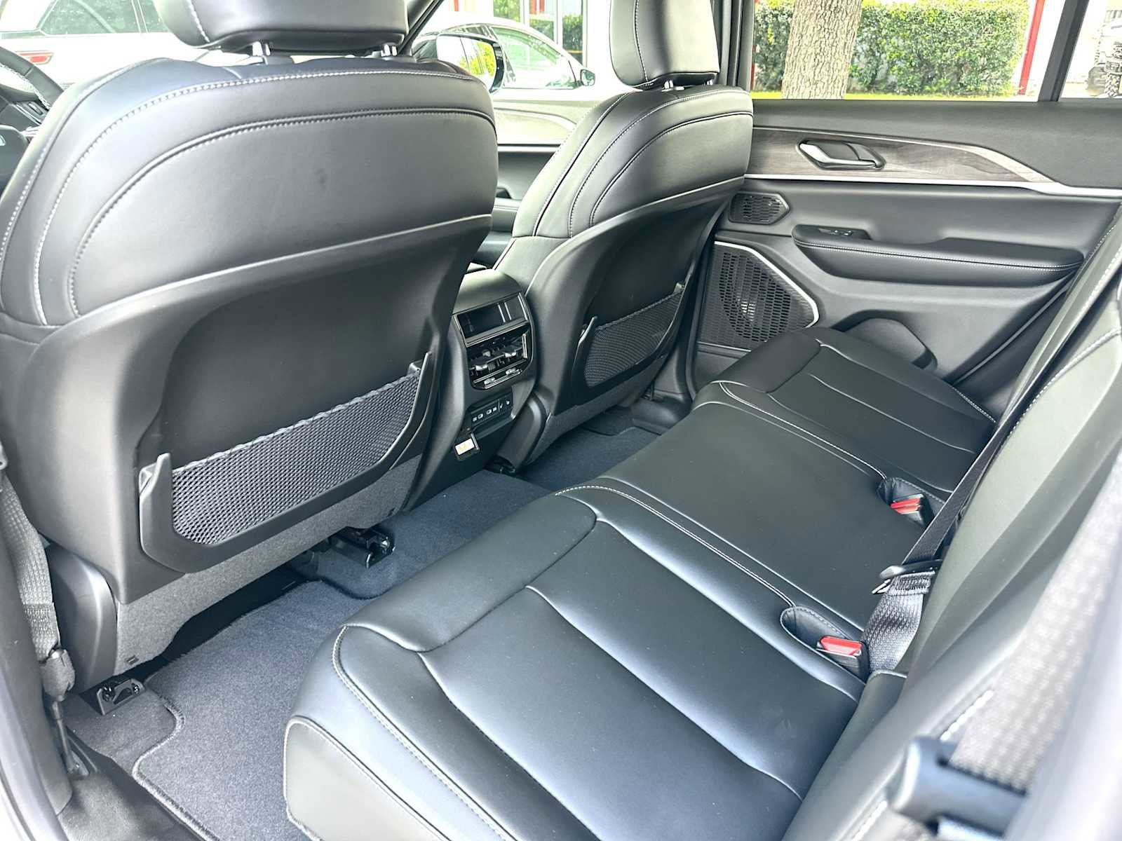 New 2026 Jeep Grand Cherokee Limited RWD image 24