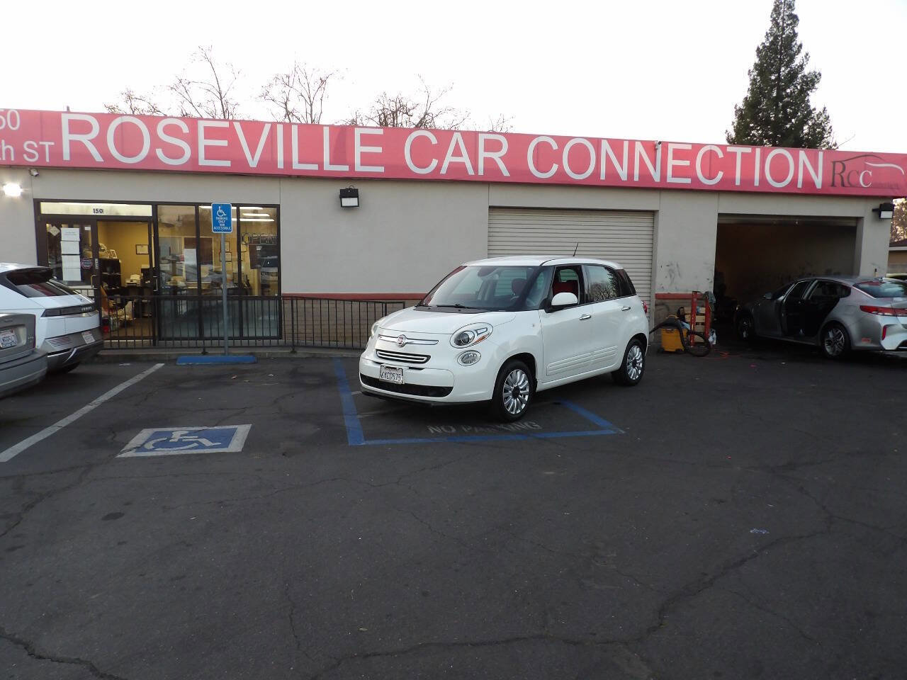 Used 2014 FIAT 500L Easy w/ Popular Equipment Group image 1