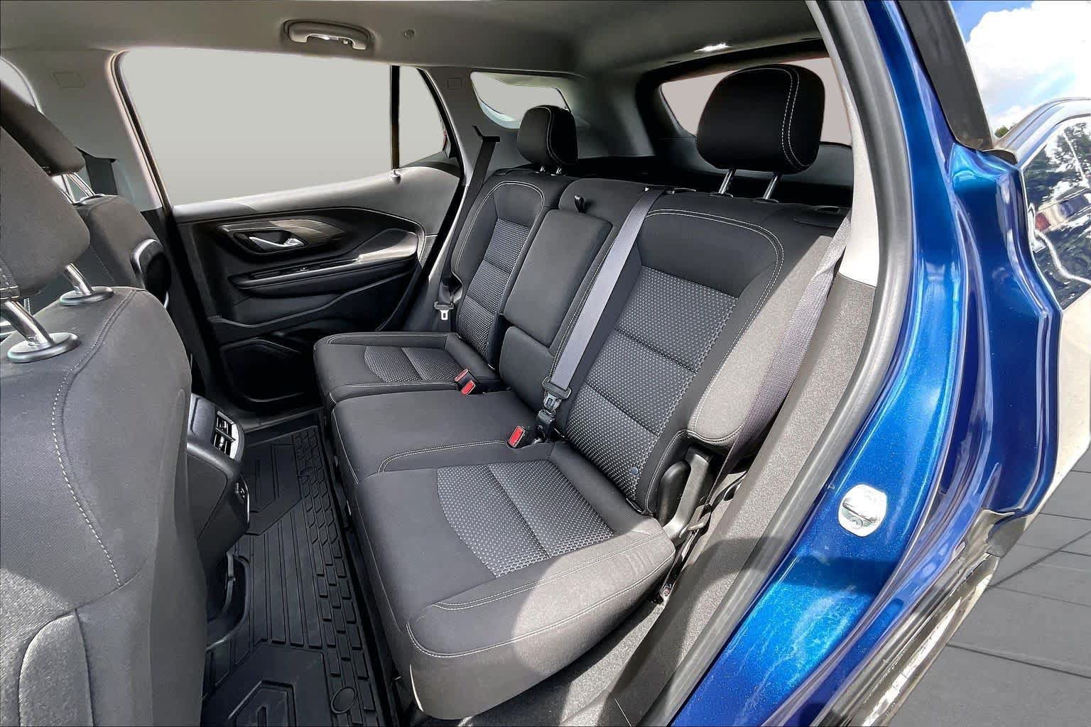 Used 2022 GMC Terrain SLE w/ Driver Convenience Package FWD image 18