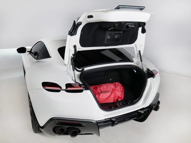 Used 2022 Ferrari Roma RWD image 33