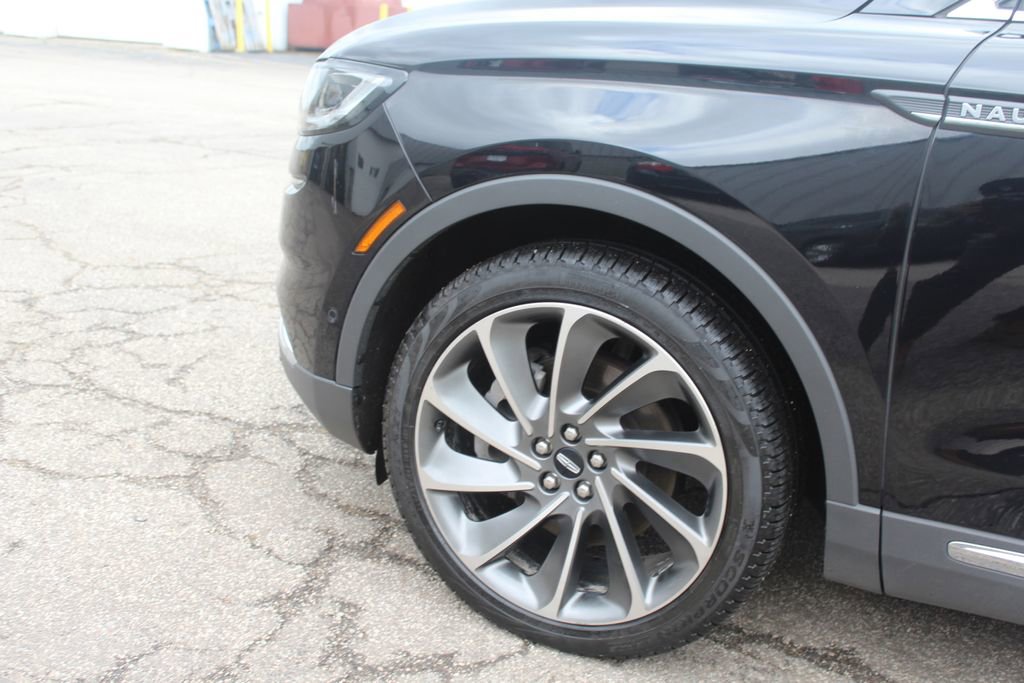 Used 2021 Lincoln Nautilus Reserve w/ Equipment Group 201A image 9