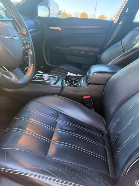 Used 2016 Chrysler 300 S w/ Luxury Group RWD image 14