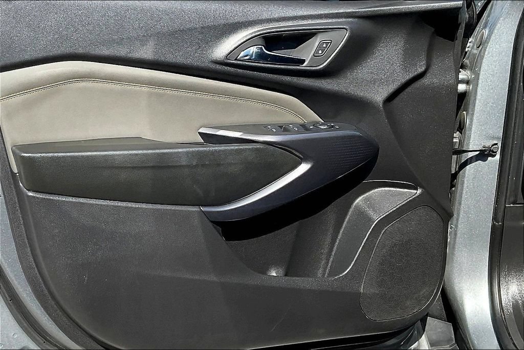 Used 2025 Chevrolet Trax ACTIV FWD image 19