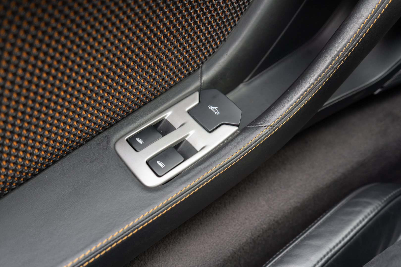 Used 2012 McLaren MP4-12C Coupe RWD image 11