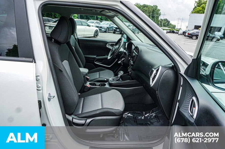 Used 2025 Kia Soul LX w/ LX Technology Package FWD image 23