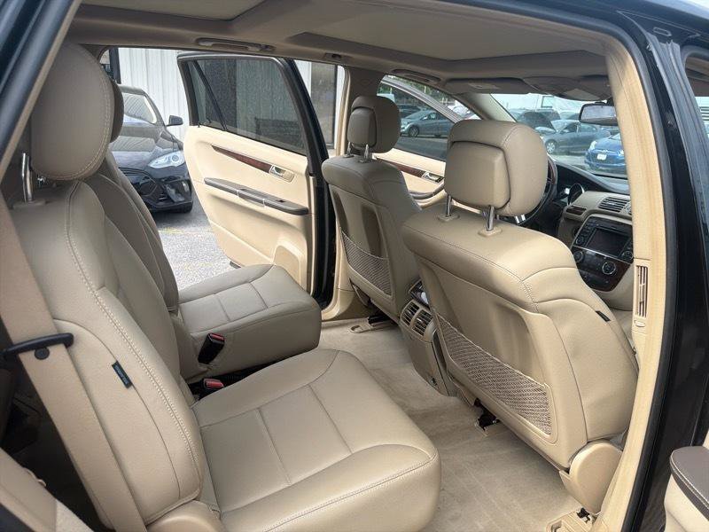 Used 2011 Mercedes-Benz R 350 4MATIC image 21