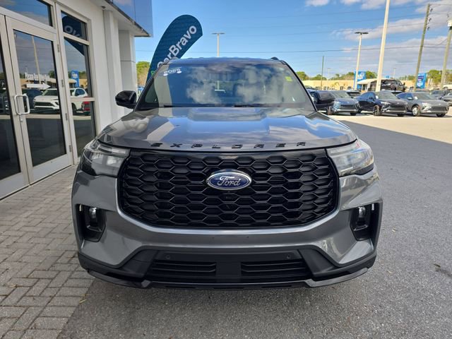 Used 2025 Ford Explorer ST-Line image 2