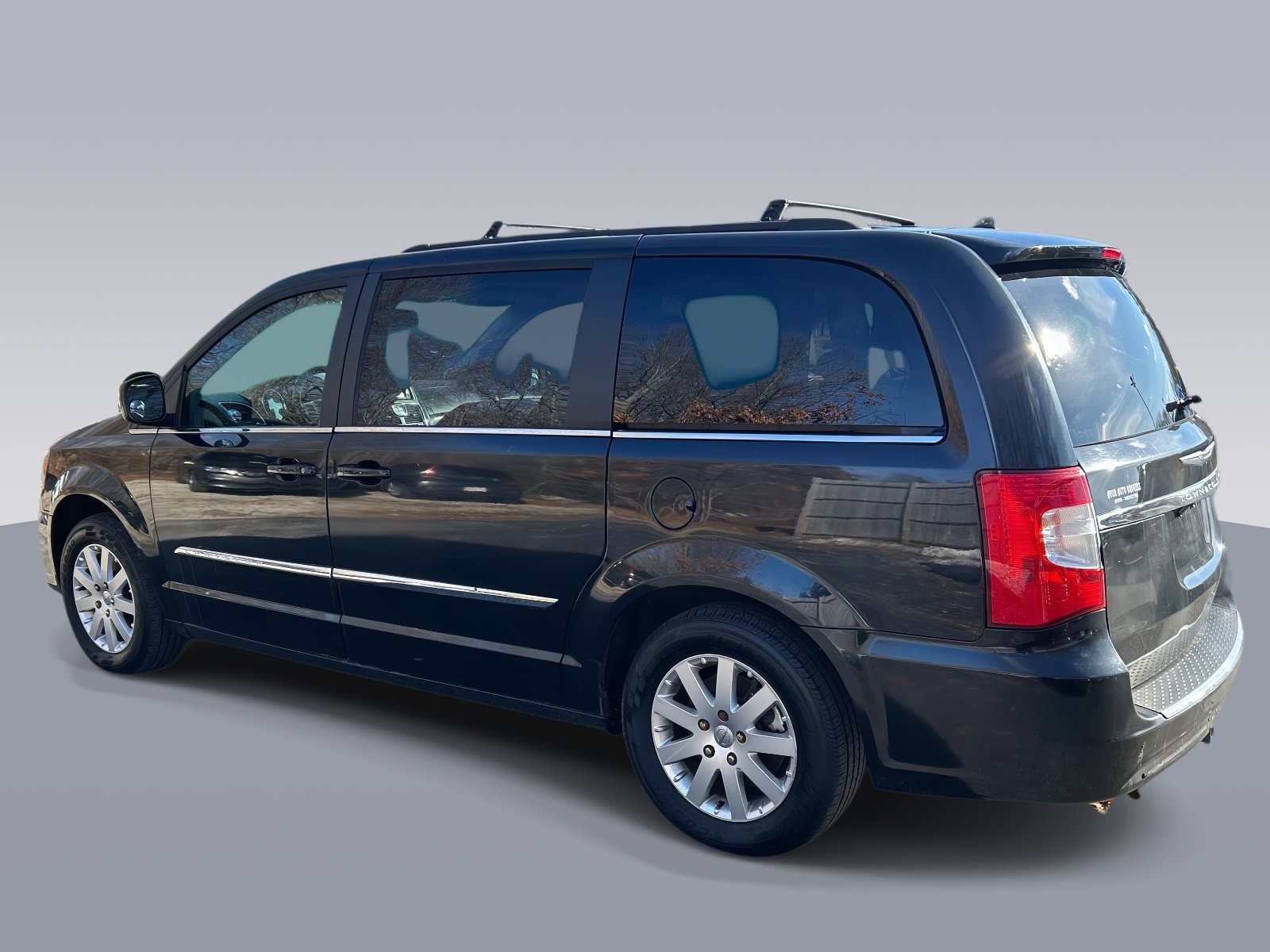 Used 2015 Chrysler Town & Country Touring FWD image 6