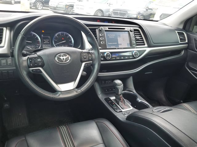 Used 2019 Toyota Highlander SE AWD/4WD image 10