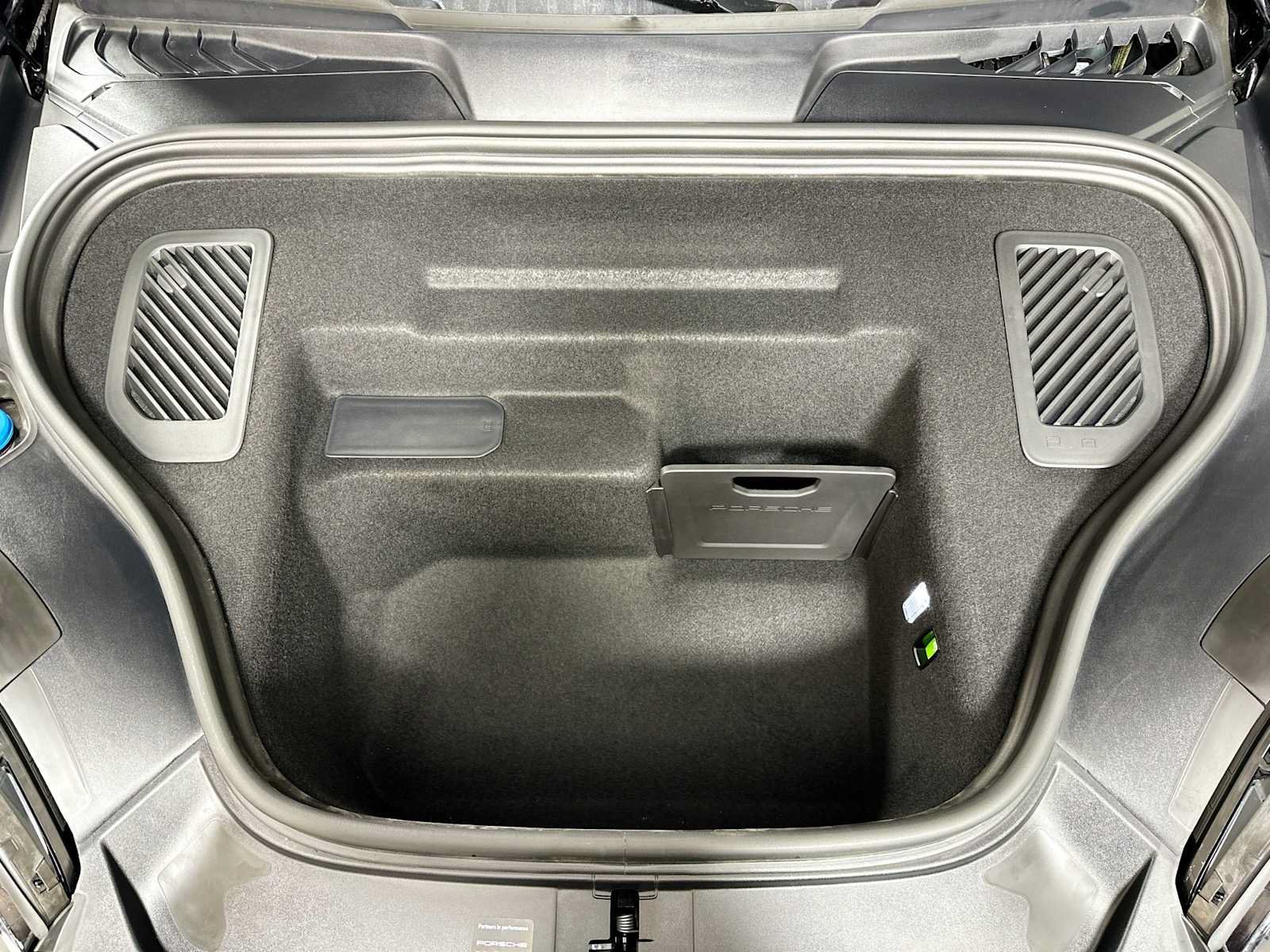 Used 2025 Porsche Macan Turbo Electric AWD/4WD image 31
