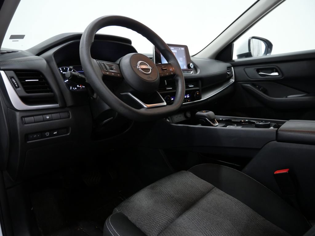 Used 2024 Nissan Rogue SV AWD/4WD image 10