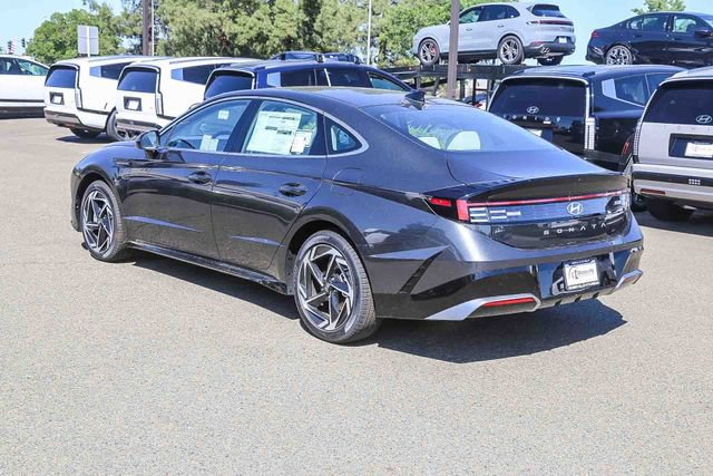 New 2026 Hyundai Sonata SEL FWD image 2