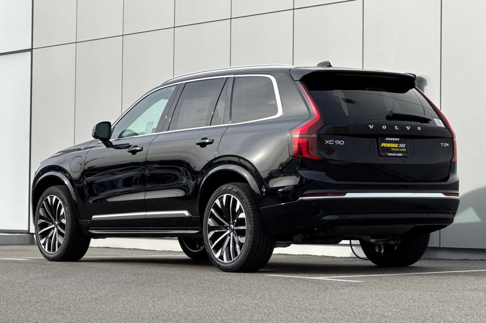 New 2026 Volvo XC90 T8 Ultra w/ Protection Package AWD/4WD image 3