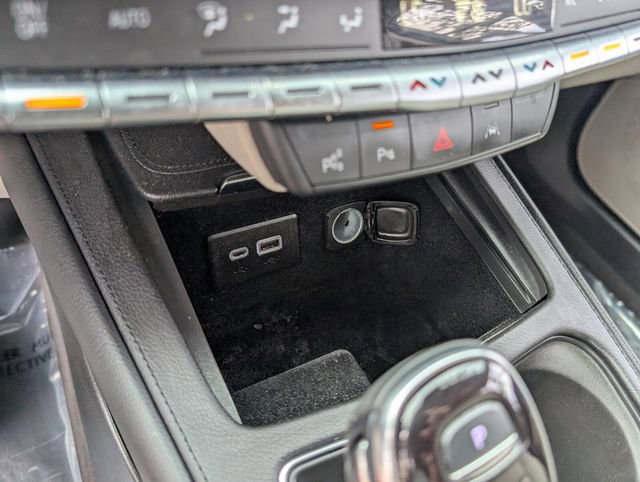 Used 2022 Cadillac XT4 Premium Luxury w/ Enhanced Visibility Package image 35