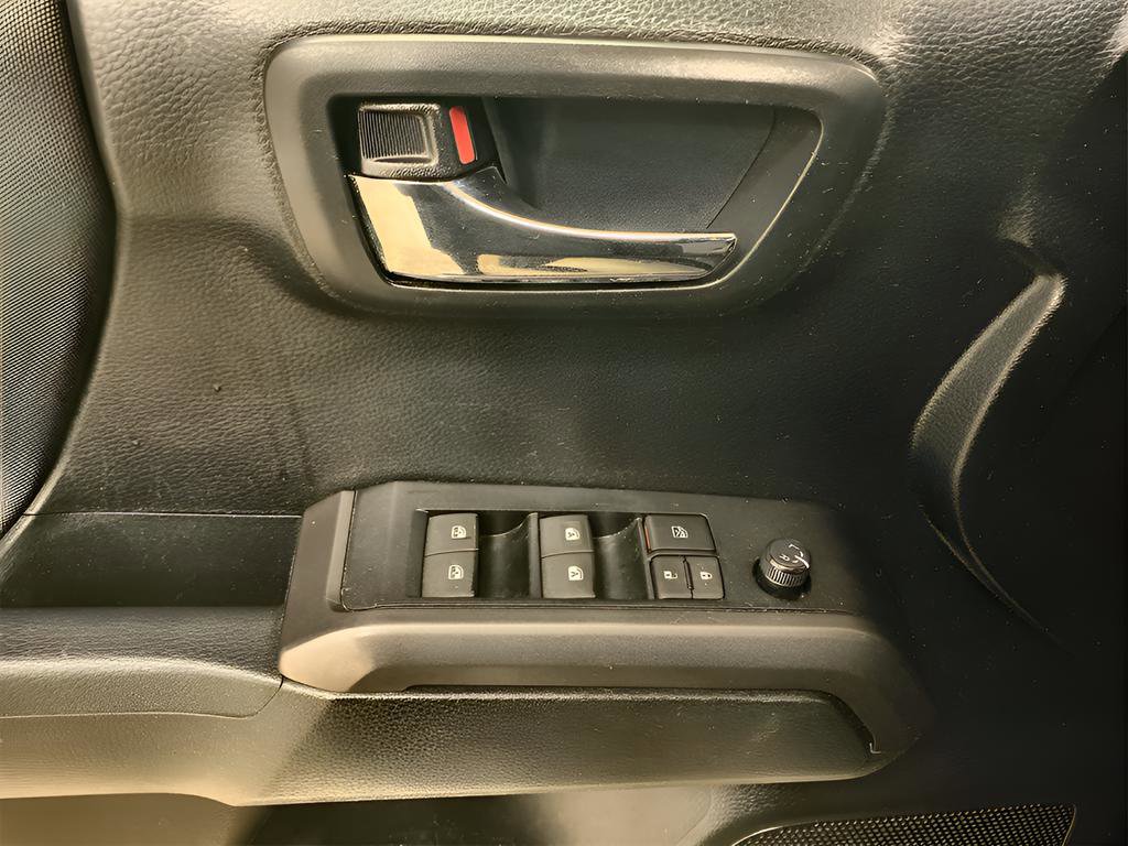 Used 2021 Toyota Tacoma TRD Off-Road image 7