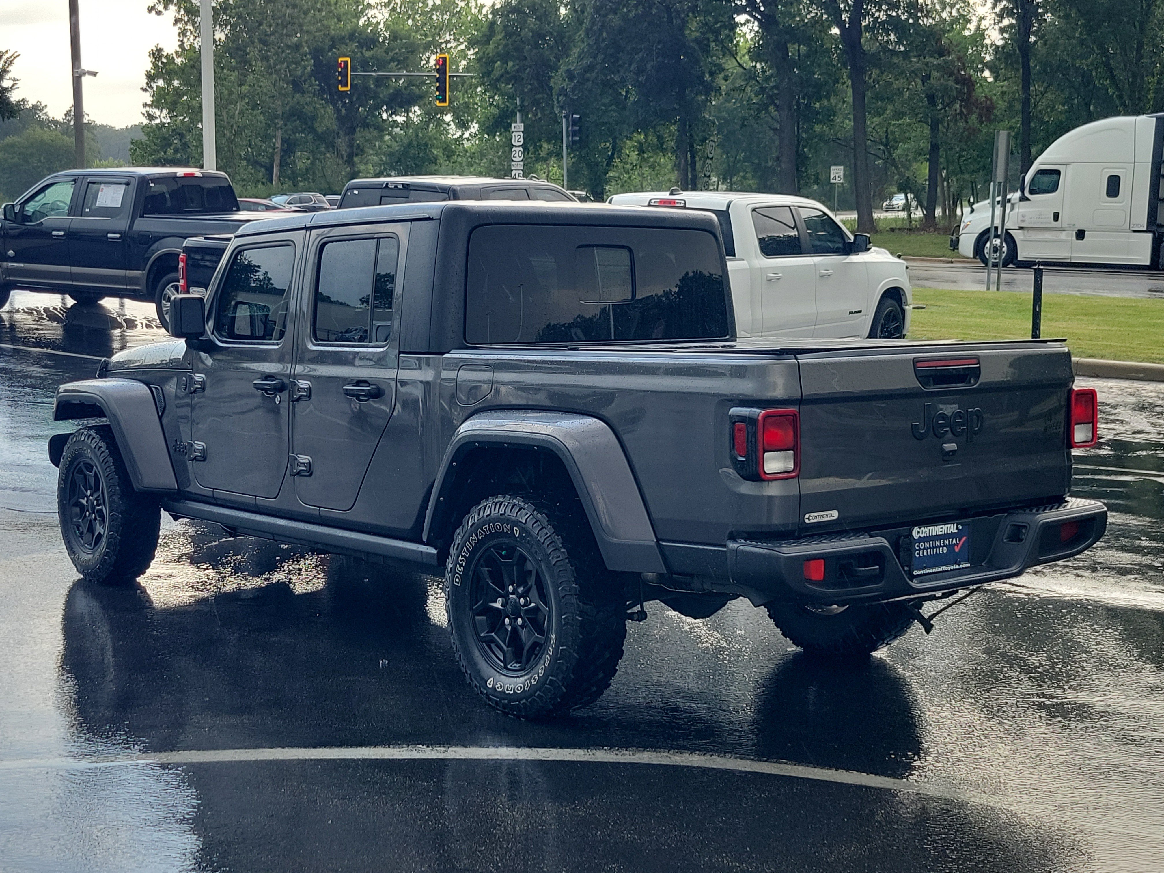 Used 2022 Jeep Gladiator Sport AWD/4WD image 4