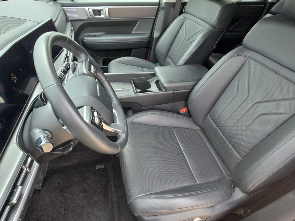 Used 2025 Hyundai Santa Fe SEL FWD image 16