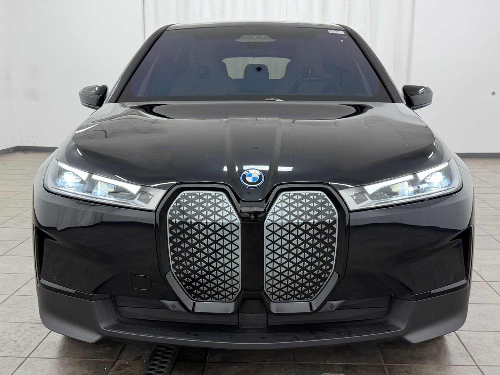 Used 2023 BMW iX xDrive50 w/ Premium Package AWD/4WD image 7