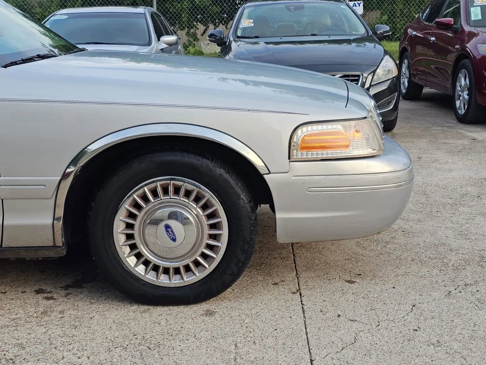 Used 2001 Ford Crown Victoria RWD image 10
