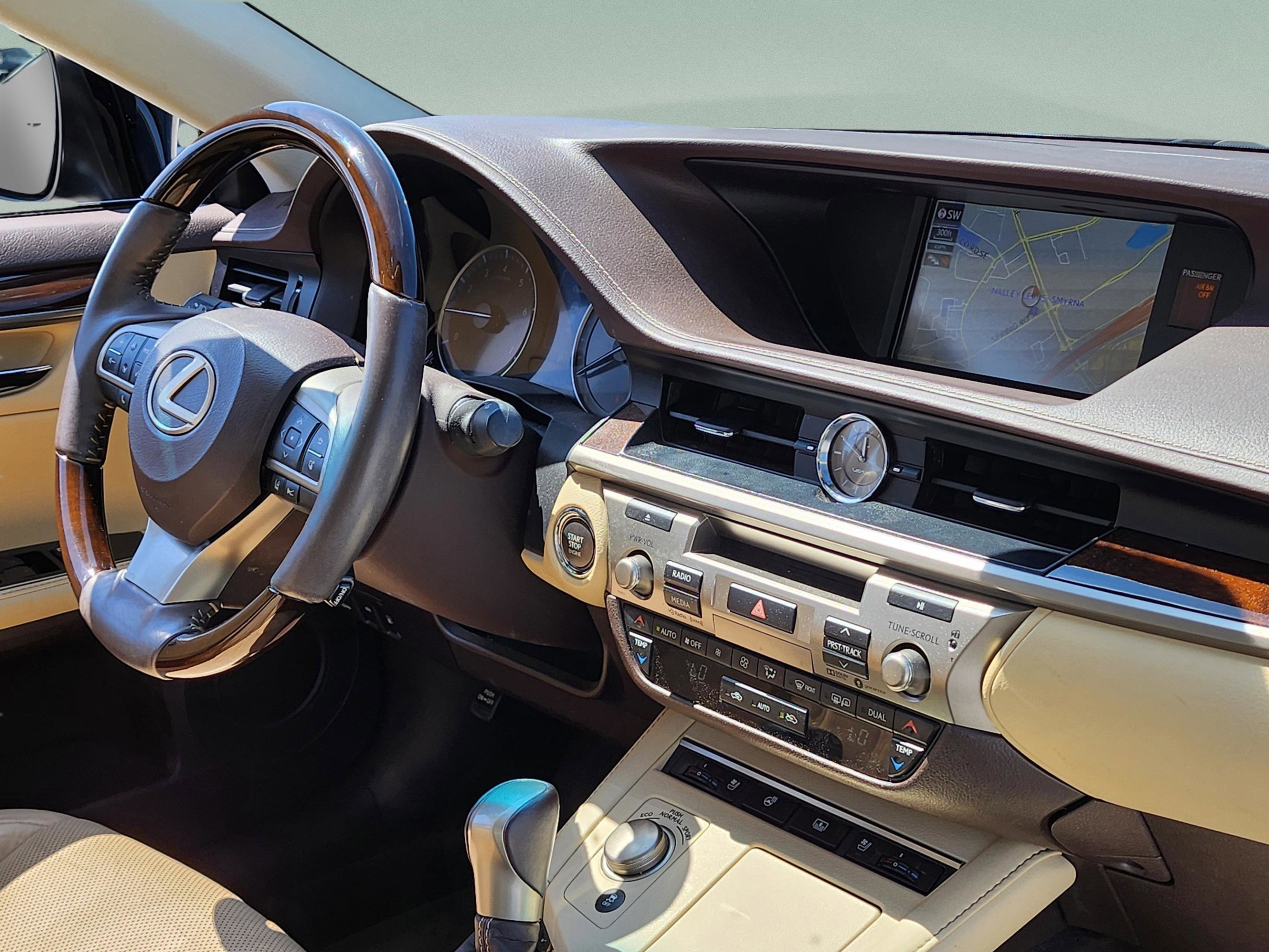 Used 2018 Lexus ES 350 w/ Luxury Package w/Wood Trim FWD image 11