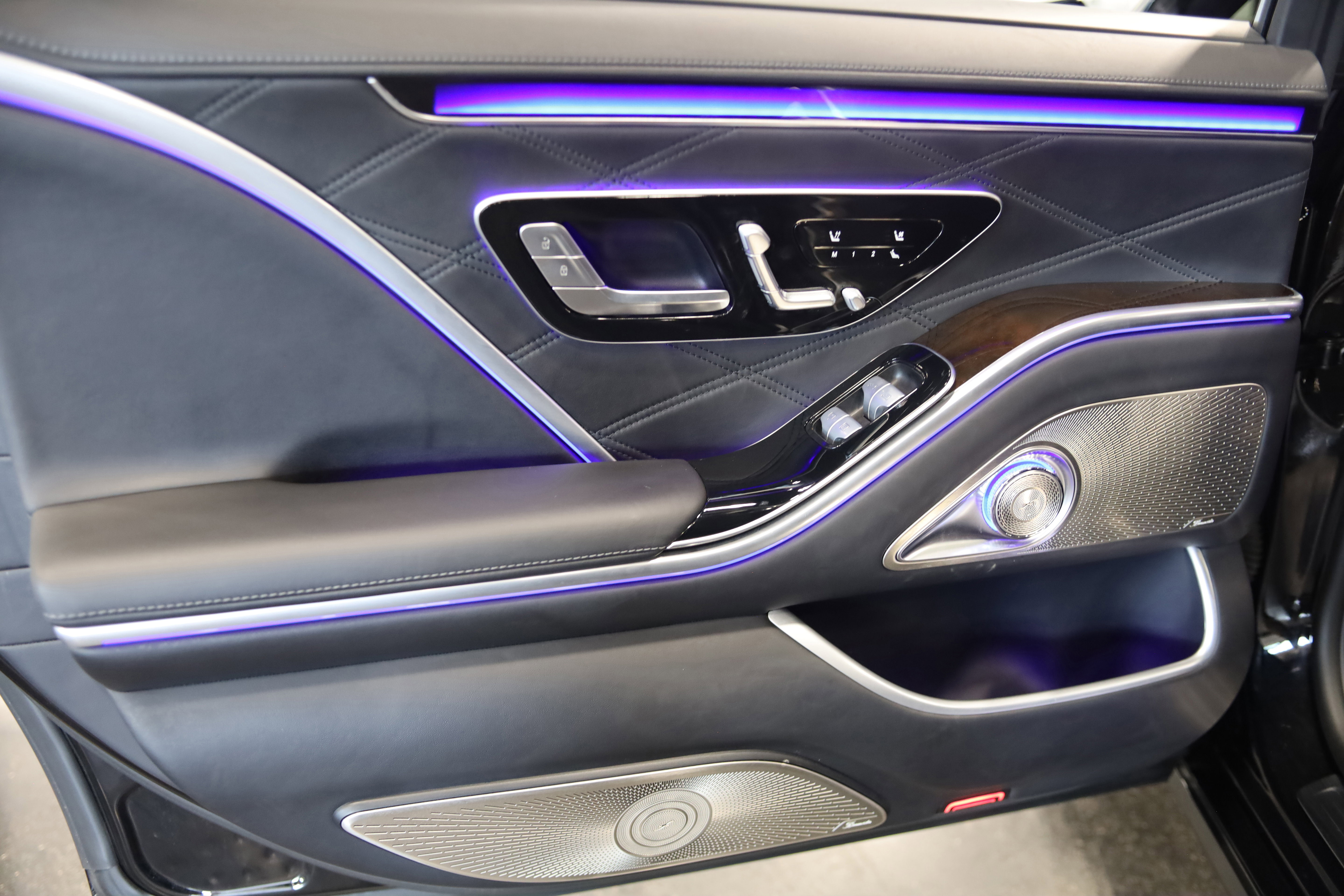 Used 2023 Mercedes-Benz Maybach S 680 4MATIC w/ Manufaktur Leather Package image 33