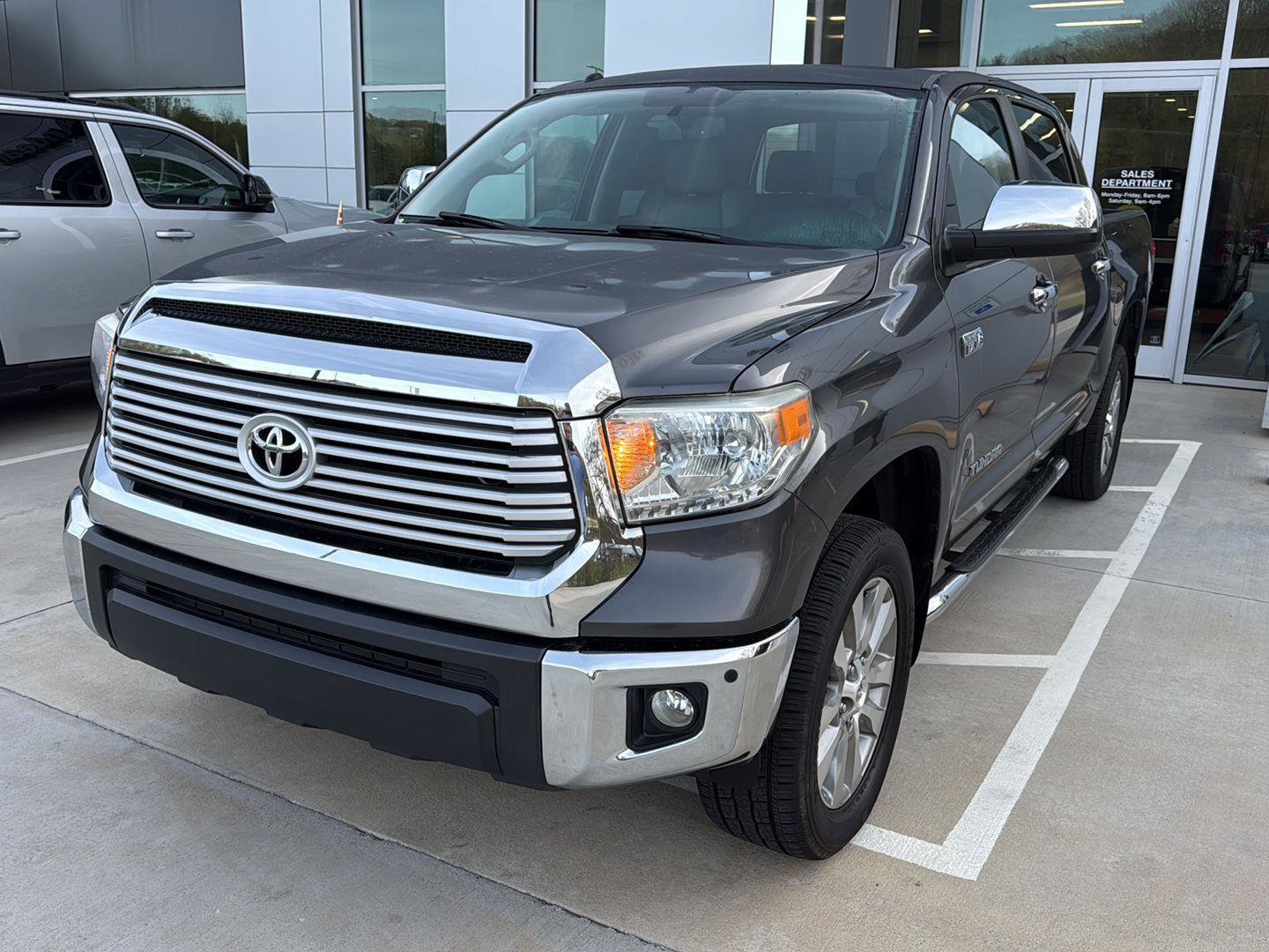 Used 2014 Toyota Tundra Limited w/ Limited Premium Package image 11