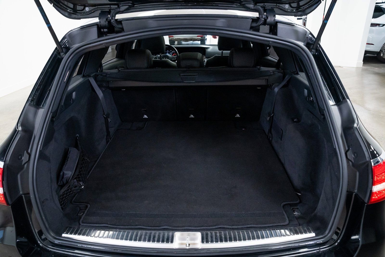 Used 2017 Mercedes-Benz E 400 E 400 image 8