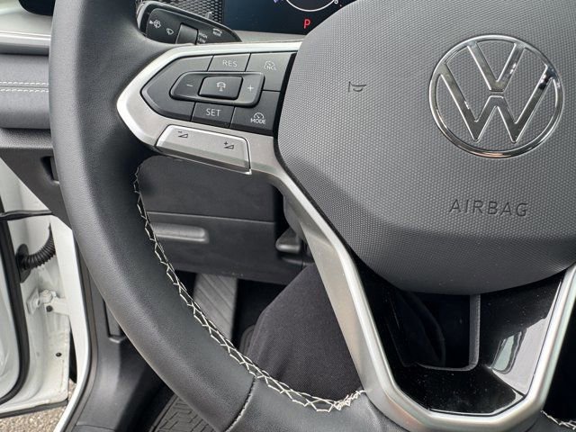 Used 2025 Volkswagen Tiguan SE AWD/4WD image 23