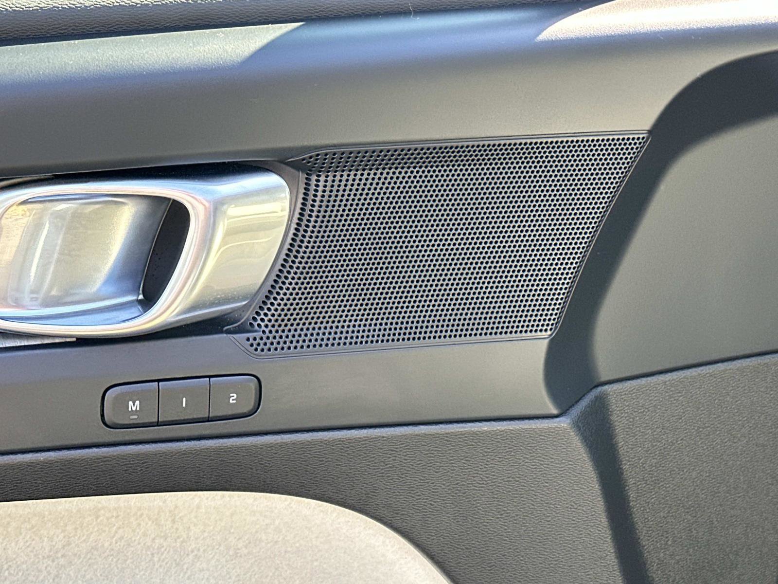 Certified 2026 Volvo XC40 B5 Plus w/ Protection Package Premier image 16