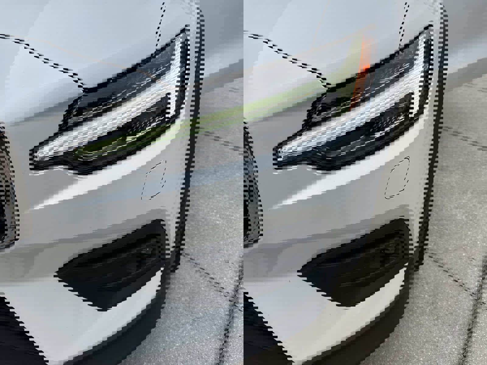 Used 2023 Volvo V60 B5 Cross Country Plus image 9