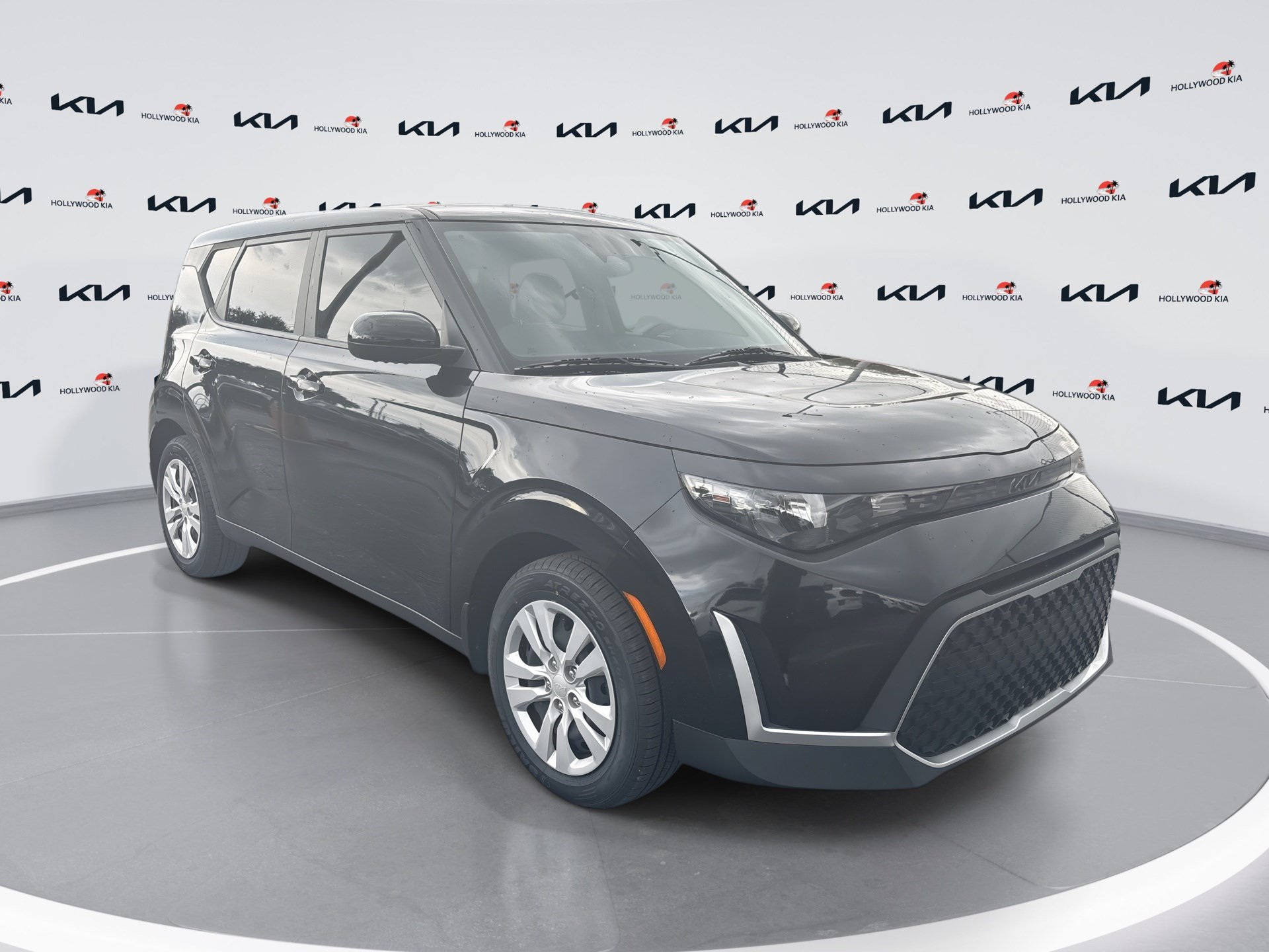 Used 2024 Kia Soul LX FWD image 1