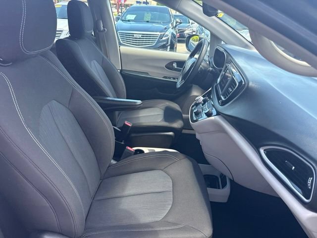 Used 2023 Chrysler Voyager LX FWD image 25