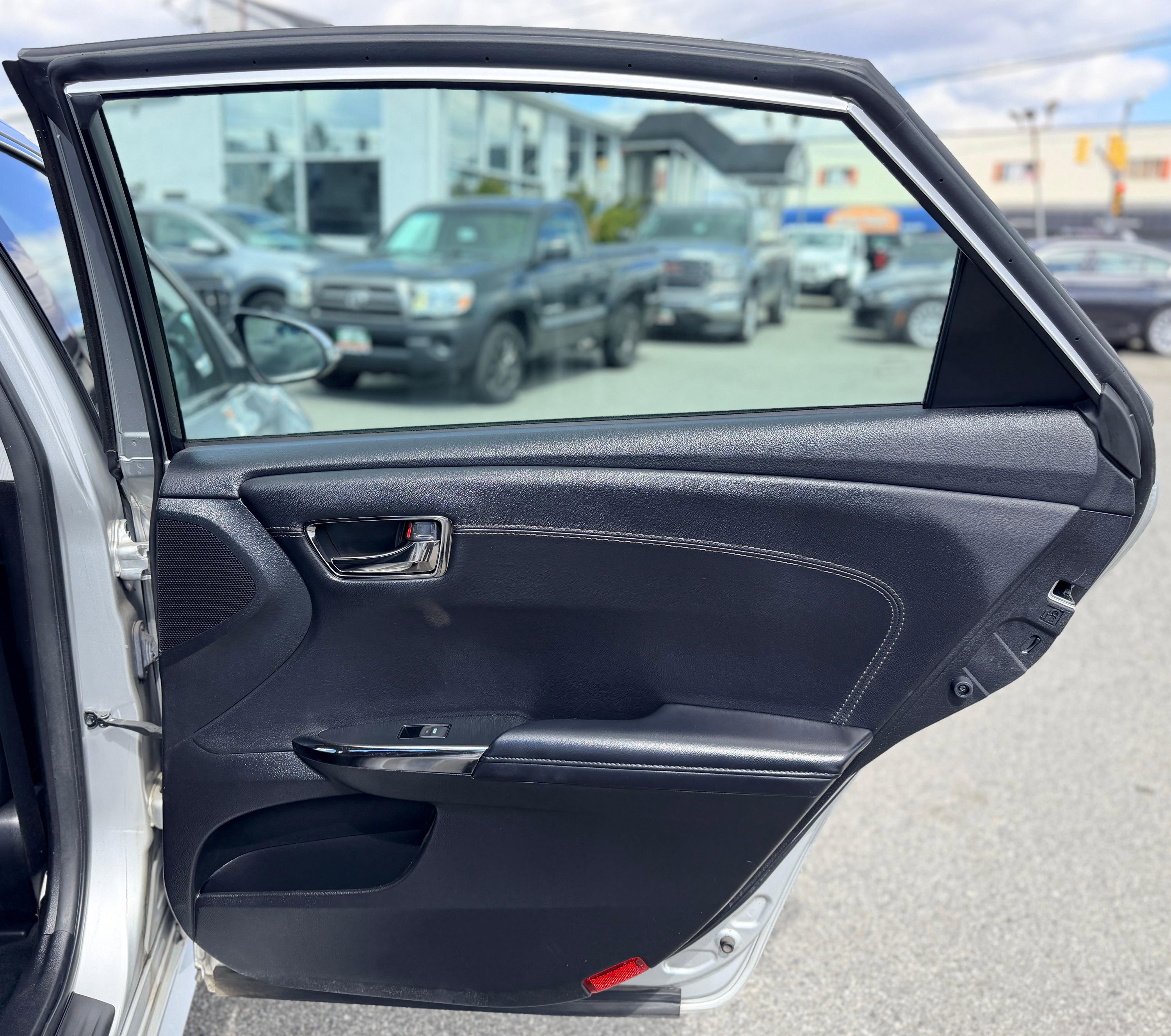 Used 2014 Toyota Avalon XLE Premium FWD image 26