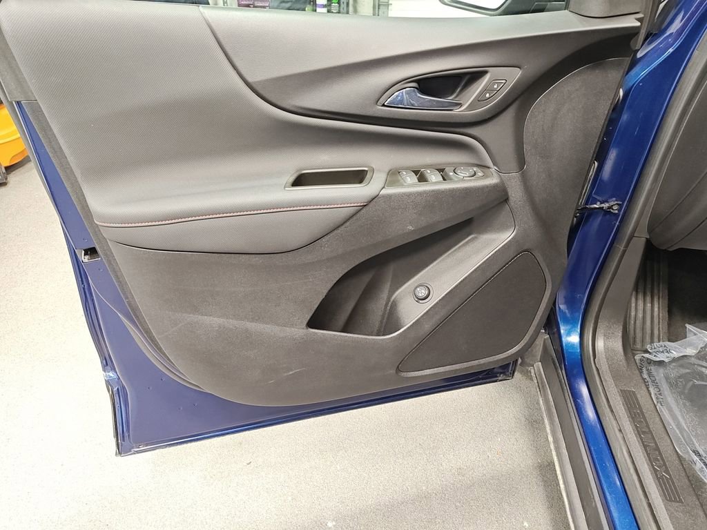 Used 2023 Chevrolet Equinox RS image 17
