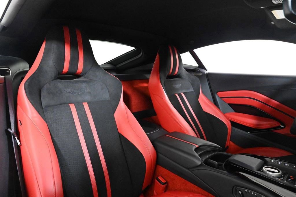 Used 2023 Aston Martin V8 Vantage Coupe image 17