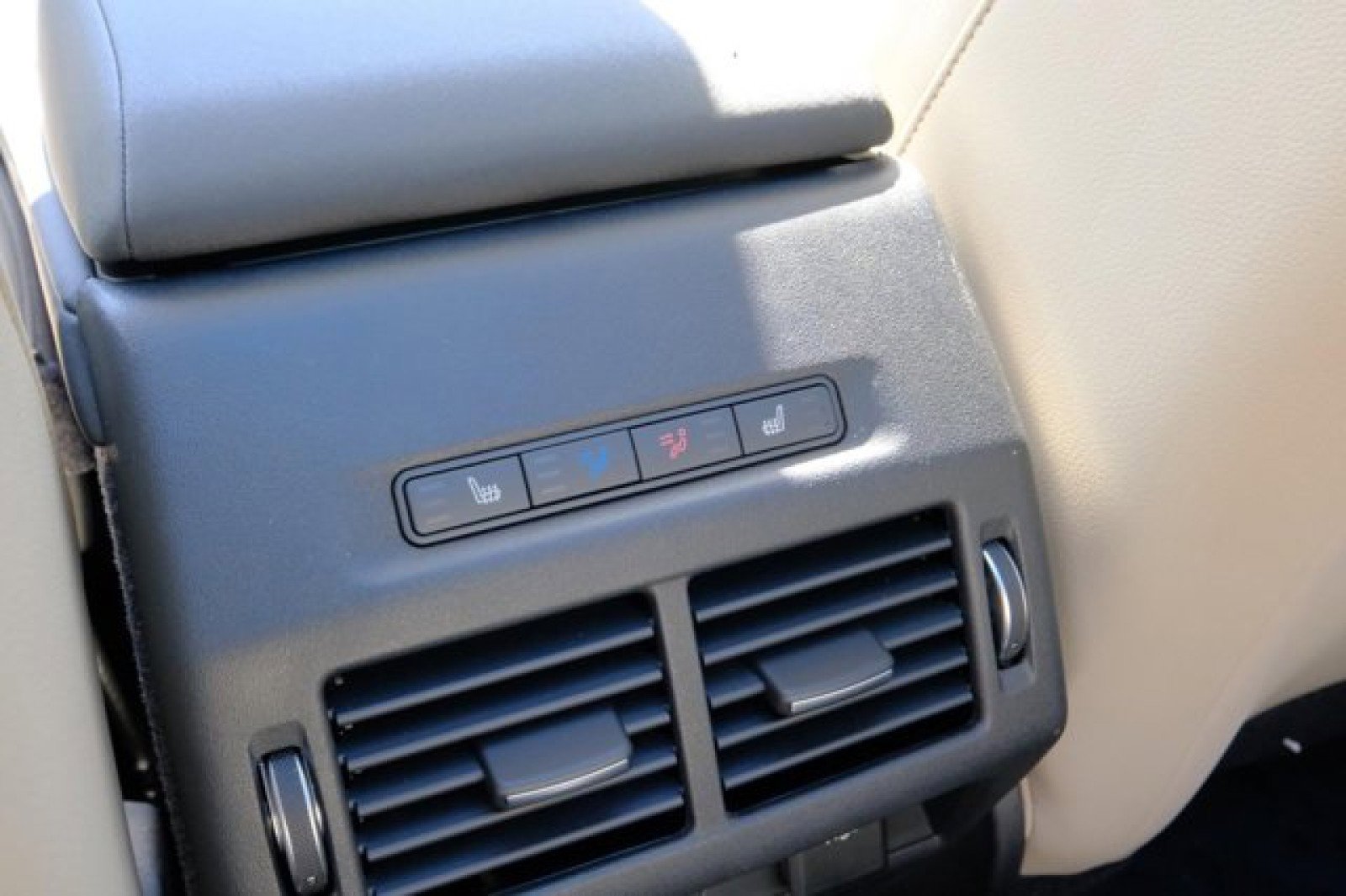 Used 2024 Land Rover Discovery Sport S image 22