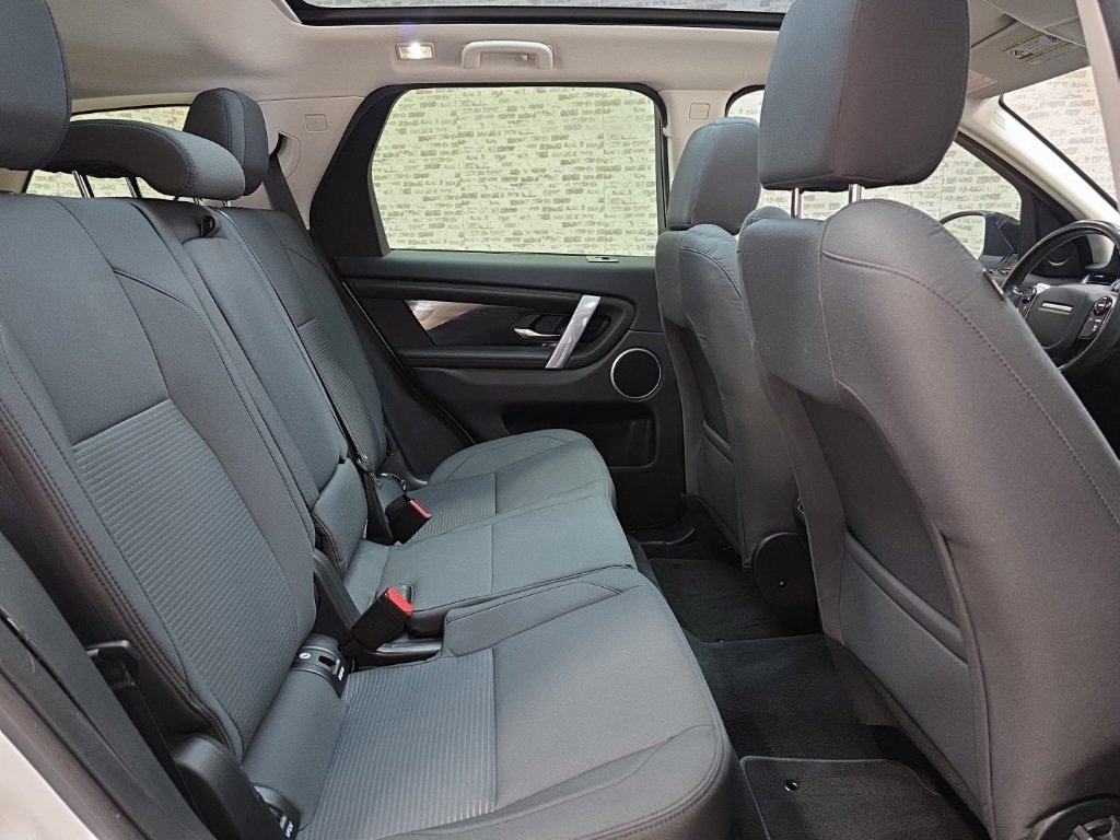 Used 2020 Land Rover Discovery Sport image 12