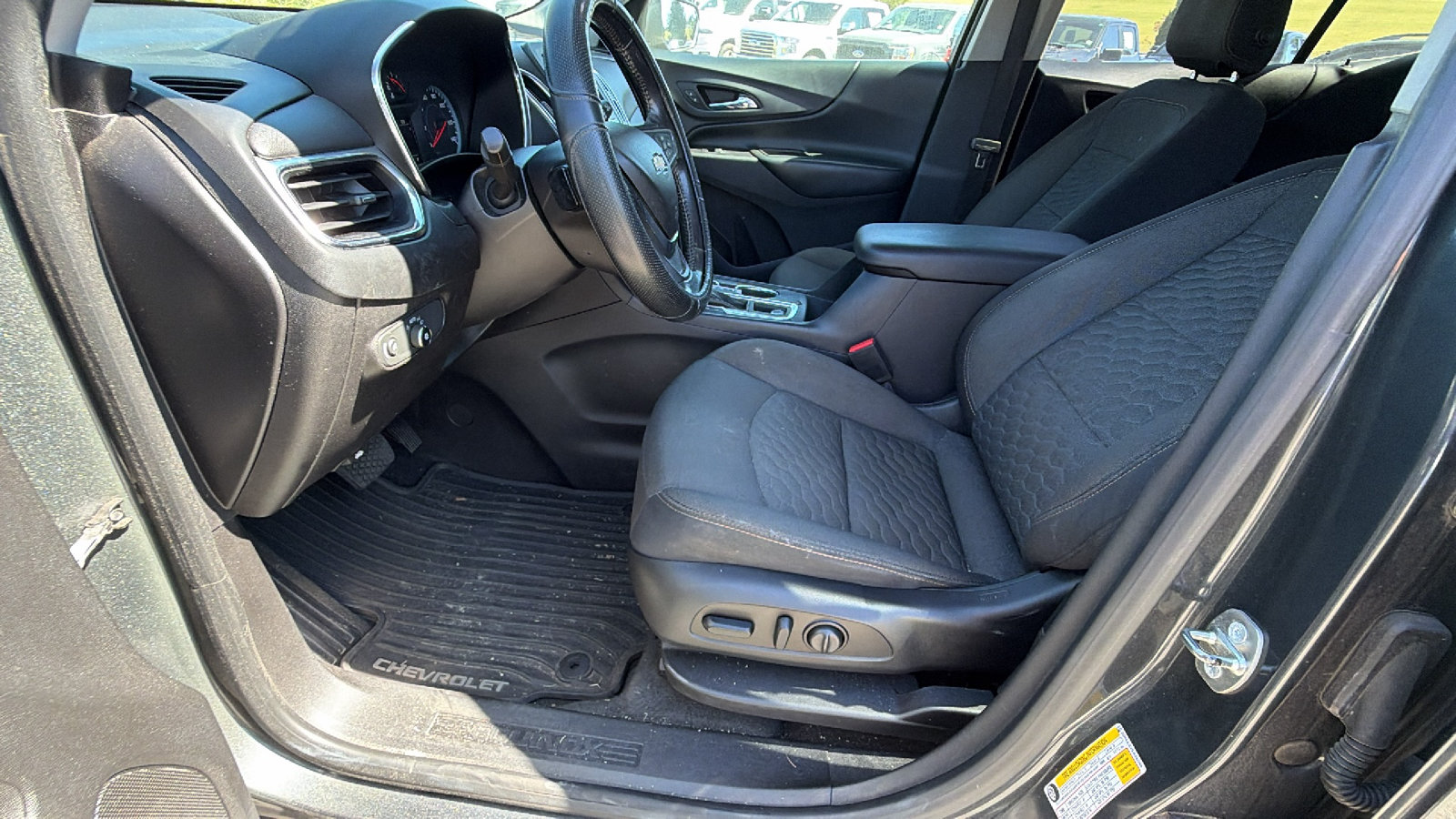 Used 2018 Chevrolet Equinox LT FWD image 16