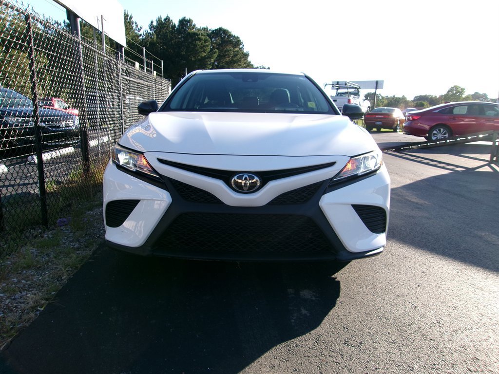 Used 2020 Toyota Camry SE image 4