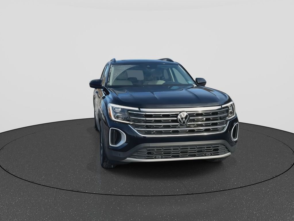 Used 2025 Volkswagen Atlas SE AWD/4WD image 3