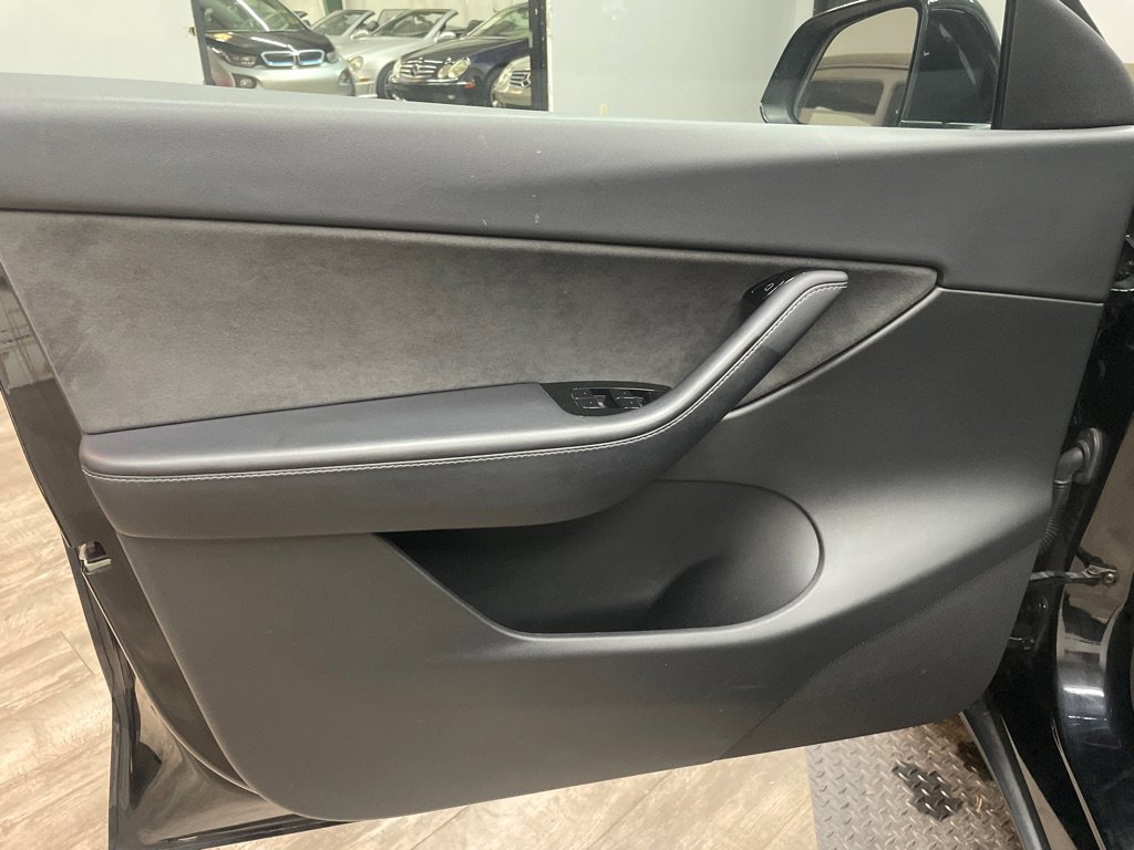 Used 2020 Tesla Model Y Long Range image 16
