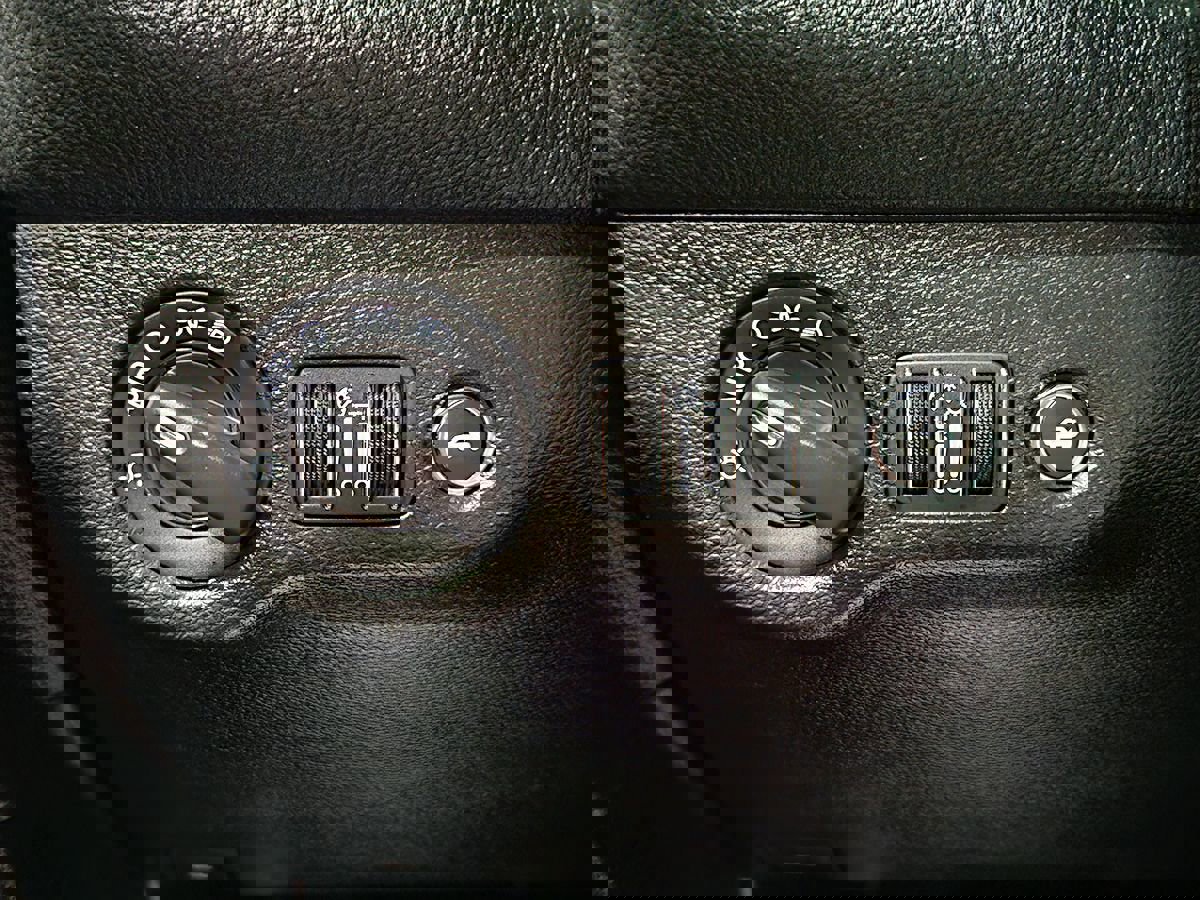 Used 2019 Dodge Challenger SXT image 41